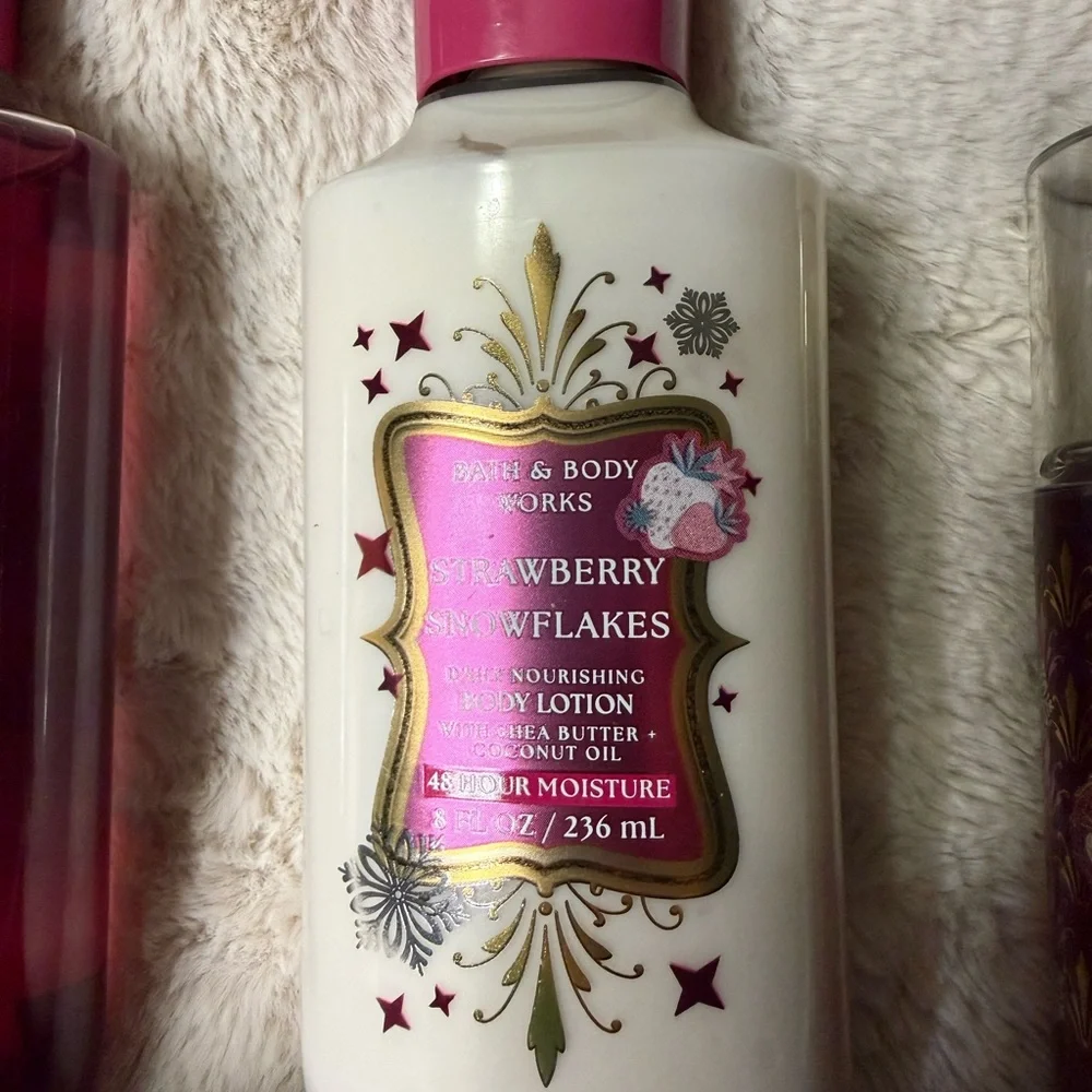 Bath & Body Works Strawberry Snowflakes Collection - Pink and White